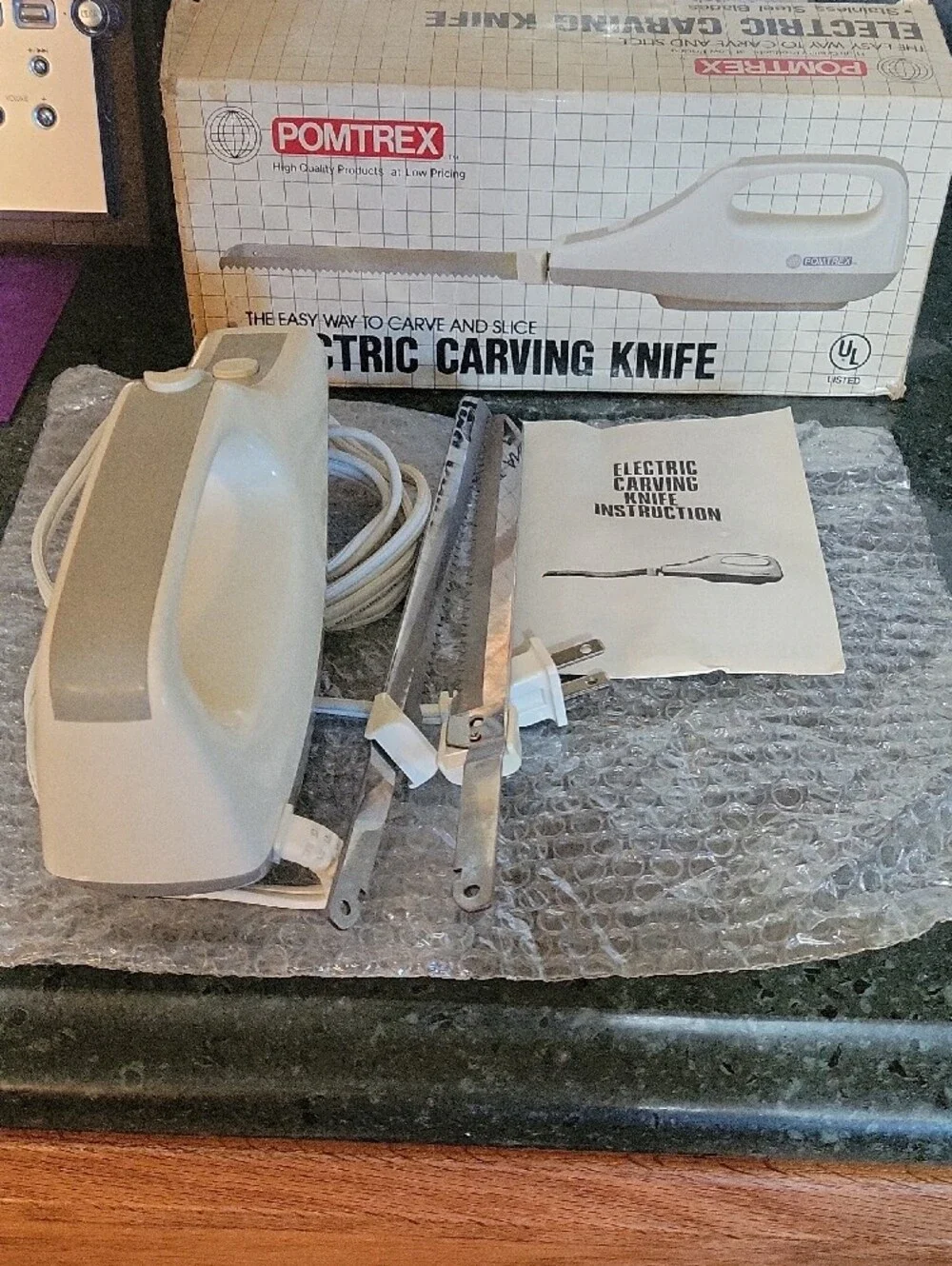 Vtg.PomtRex Electric Carving Knife - White .